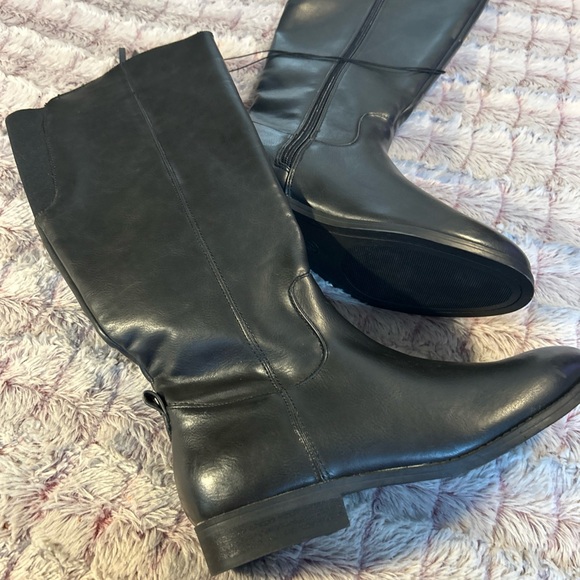 Universal Threads Black Women
Boots Size 7.5 - Picture 6 of 6